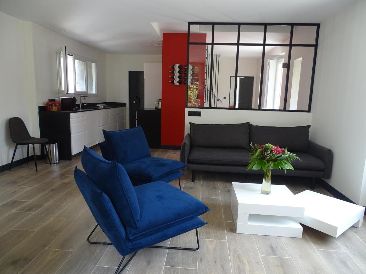 Villa Entiere Du Chateau Lacroix De Civrac 3 Ch, 3 Sdb, Piscine Xxl,Sauna, 4 Etoiles,7 Pers Экстерьер фото
