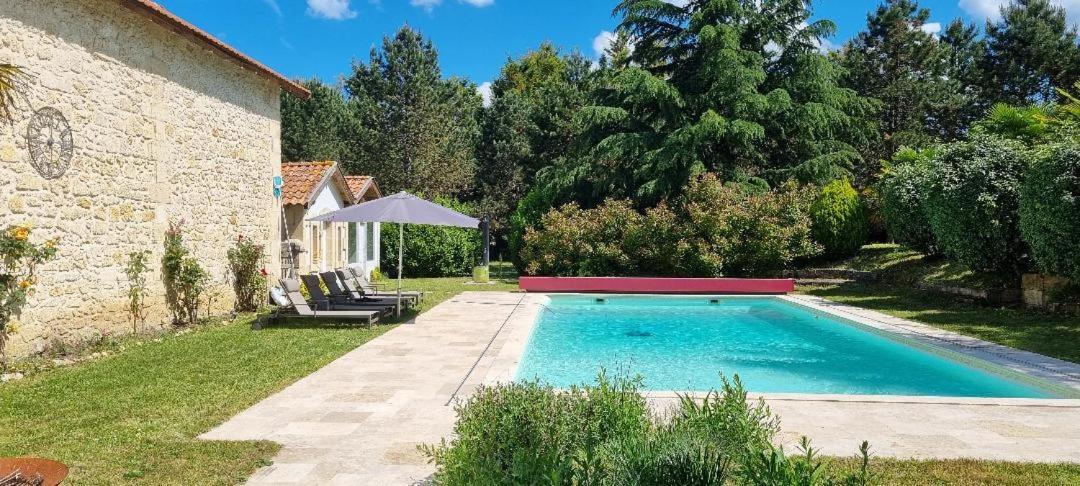 Villa Entiere Du Chateau Lacroix De Civrac 3 Ch, 3 Sdb, Piscine Xxl,Sauna, 4 Etoiles,7 Pers Экстерьер фото