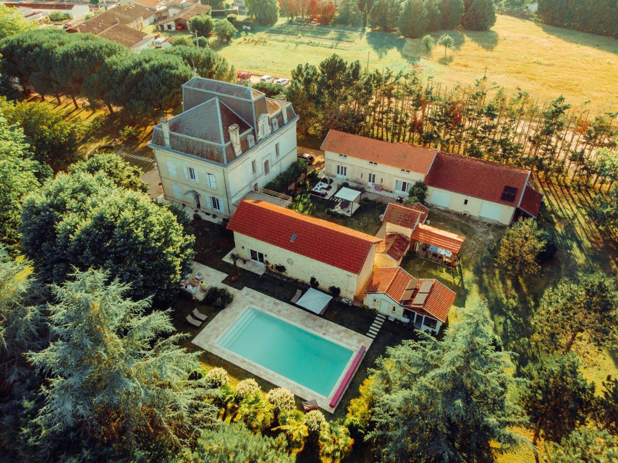 Villa Entiere Du Chateau Lacroix De Civrac 3 Ch, 3 Sdb, Piscine Xxl,Sauna, 4 Etoiles,7 Pers Экстерьер фото
