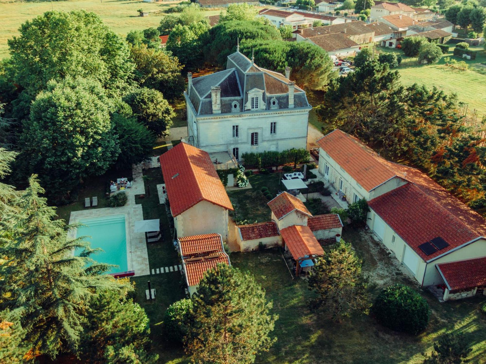 Villa Entiere Du Chateau Lacroix De Civrac 3 Ch, 3 Sdb, Piscine Xxl,Sauna, 4 Etoiles,7 Pers Экстерьер фото